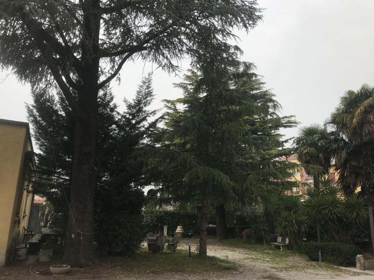 B&B " Guzzi - Inn " Mandello del Lario Eksteriør billede